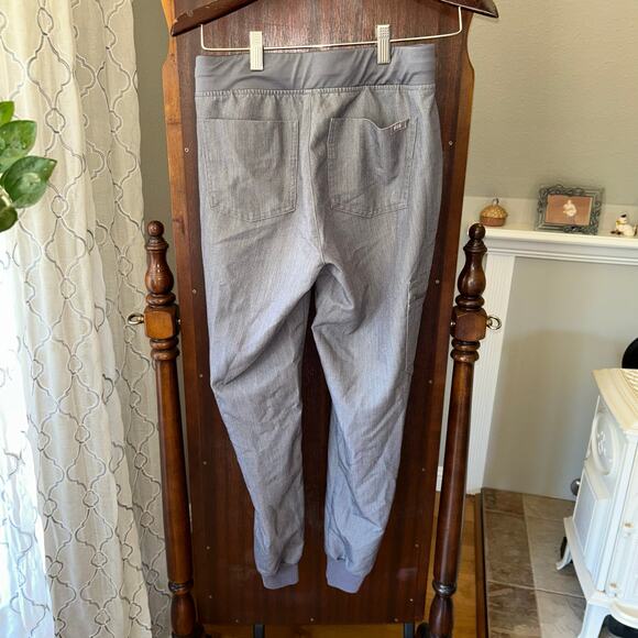 Figs size XS Carolina scrub top and joggers gray scrubs - Picture 9 of 9